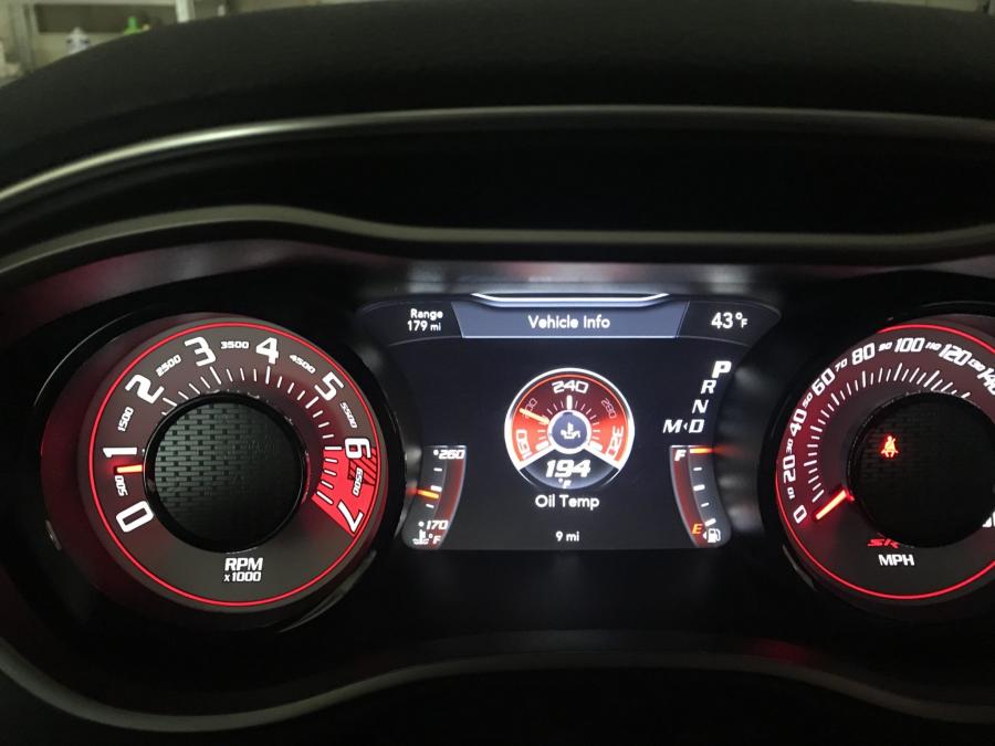 Панель приборов Dodge Challenger SRT Demon (LC) 2018 года  (фото 77 из 162)